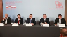 Summit V4: Prezidenti odmietli plynovod Nordstream 2, obávajú sa o Ukrajinu