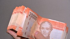 Muž dostal od firmy omylom 286-násobok výplaty. Odvtedy sa po ňom akoby zľahla zem