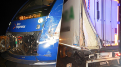 Zrážka kamióna s vlakom. Vodič ignoroval červenú na priecestí