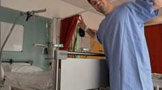 Hudobník oznámil zdrvujúcu správu: Zrušený koncert a náhla operácia