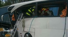 Záchranári doviezli do Maďarska ďalších šesť zranených z nehody autobusu na D2