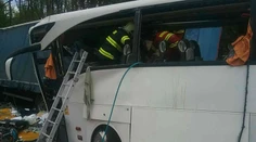 Záchranári doviezli do Maďarska ďalších šesť zranených z nehody autobusu na D2