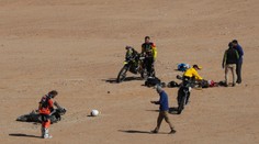 Tragédia na Dakare: Motocyklista (†40) po nehode prišiel o život, Svitko sa mu snažil pomôcť