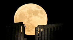 Máme za sebou prvý superspln roka. Takto ho zachytili na Slovensku aj vo svete