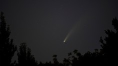 Na oblohe začína byť pozorovateľná dlhoočakávaná kométa. Uvidíte ju aj voľným okom