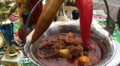 Cesnakovo-ryžové guličky s údeným lososom a jogurtovo-kôprovým dipom