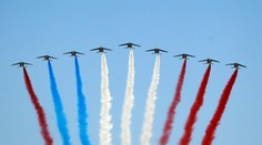Faux pas na oslave Dňa dobytia Bastily: Jedno z lietadiel vypustilo nesprávnu farbu