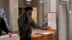 Taxikár, ktorý sa v Bratislave vraj pokúsil znásilniť zákazníčku, si na súde zakrýval tvár