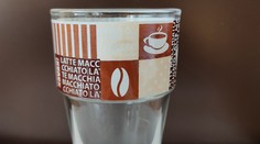 Úrad verejného zdravotníctva upozorňuje na tento nevyhovujúci pohár. Nemáte ho náhodu doma?