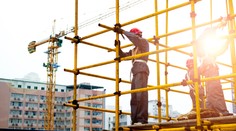 FOTO: Pošmykol sa a spadol na kovovú tyč. Tá robotníkovi prerazila trup od panvy až po srdce, prežil priam zázrakom