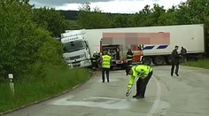 Zrážka autobusu a kamióna: O život prišiel vodič, ďalší muž prišiel o nohu