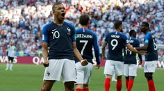 VIDEO: Prvým štvrťfinalistom sú Francúzi! Tri góly za desať minút položili na kolená Argentínu