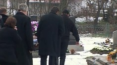 Zabil ju syn. Dnes ju pochovali