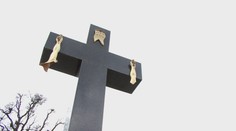 Z Krista zostali na kríži len ruky: Pri Nitre zrejme vyčíňali vandali