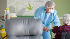 Minister Krajniak na krízovom štábe navrhol, aby DSS-ky prijímali len zaočkovaných klientov