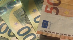 Slovenské rodiny zaskočil prístup úradníkov. Oznámili im stopku priznaných príspevkov, hoci na to nemajú právo