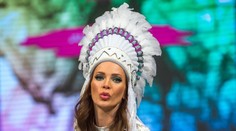 Pohľad pre bohov: Andrea Verešová ukázala v Bratislave nahé pozadie