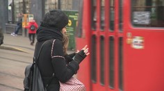 Tlačidlové telefóny sú späť. Čoraz viac ľudí hľadá únik od smartfónov