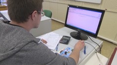 Študenti sa učia žiť na dlh a berú si pôžičky: Na čo ich použijú, nik nekontroluje