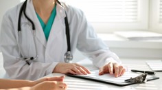 Megapodvod lekárov: Aj mŕtvym pacientom vypisovali poukazy, ktoré preplácala poisťovňa