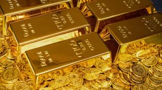 Kopal bazén, narazil na poklad. Muž objavil zlato veľkej hodnoty