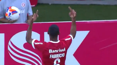 Hráčovi praskli nervy! Vlastným fanúšikom ukázal obscénne gestá