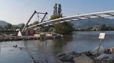 Pri Žiline začali osádzať lávku. Táto chýbajúca časť prepojí obce aj významný okruh