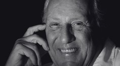 Zomrel Frederick Forsyth, autor kultového románu Šakal