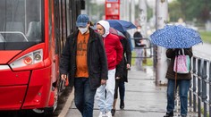 Tragická nehoda v Bratislave. Muž ležal v blízkosti koľajiska, zrazila ho električka