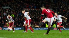 ManUtd s odretými ušami do 4. kola Pohára FA, česť zachránil Rooney