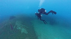 Mínus tri stupne a ľadová voda: Náš redaktor sa ponoril do zimy na Seneckých jazerách