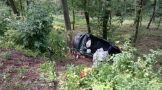 Tragická nehoda neďaleko Košíc. Auto našli zakliesnené medzi stromami, zahynula 40-ročná žena