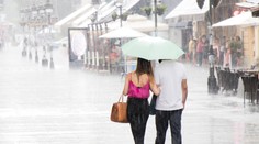 Pripravte sa na počasie cez víkend, v týchto okresoch si zoberte dáždnik. Pondelok bude tropický