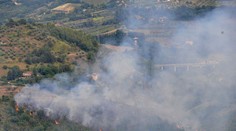 V Taliansku sa zrazili dve stíhačky, začal horieť les