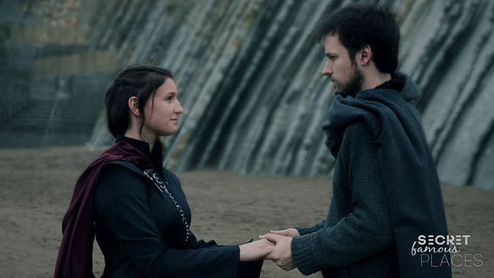 Pár cestuje po svete a hľadá miesta z kultových filmových scén, ktoré potom napodobňuje