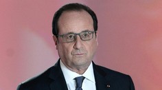 Kaderník "poloplešatého" francúzskeho prezidenta mesačne zarába takmer 10 tisíc eur