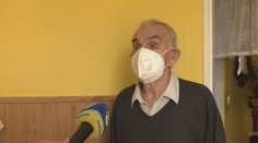 Susedov obťažuje spevom a hlasným rádiom. Senior z Veľkých Kapušian sa odmieta vysťahovať z mestského bytu