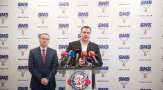 SNS nevidí dôvod hrať diplomatické tance ministra Lajčáka