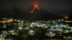 Filipínčanov znepokojuje najaktívnejšia sopka, po erupciách chrlila oblaky popola