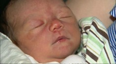 Žena porodila dieťa priamo na diaľnici