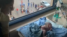 VIDEO: Tlaková vlna po výbuchu v Bejrúte zasiahla miestnosť, v ktorej sa práve konal pôrod