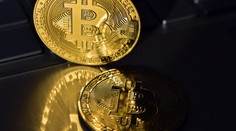 Zainvestovali do kryptomien, no zrazu majú problém. Banky im pozastavili platby a dokonca zrušili účty