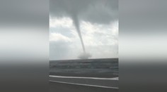 VIDEO: U našich susedov sa objavil vzácny jav – vodná smršť. Mohla zasiahnuť aj pevninu