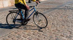 Policajti neverili vlastným očiam. V Ilave chytili cyklistu s viac než piatimi promile