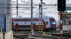 Desiatky cestujúcich boli asi hodinu v ohrození, osobný vlak viedol opitý rušňovodič