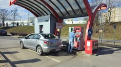 Na slovenských pumpách už visia oznamy o mimoriadnych opatreniach. Cudzinci majú tankovať drahšie
