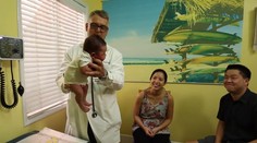 Zázračný dotyk! Lekár ukázal, ako okamžite utíšite plačúce bábätko