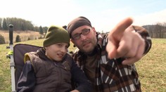 Má desať rokov a detskú obrnu. Pochodil však toho viac než ktokoľvek iný