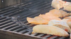 Mäso sa počas horúčav rýchlejšie kazí. Tu sú rady, ako ho ugrilovať, aby bolo aj zdraviu neškodné