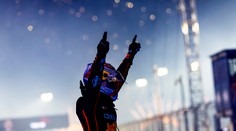 GALÉRIA: McLaren pokazil stratégiu a Verstappen to využil. V Katare sa opäť zdramatizoval boj o titul